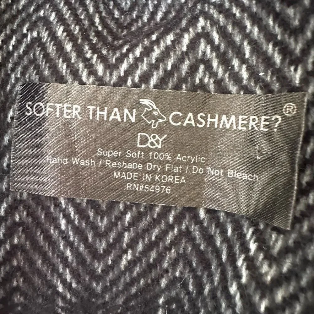 D&Y Softer Than Cashmere Gray Plaid Fringe scarf